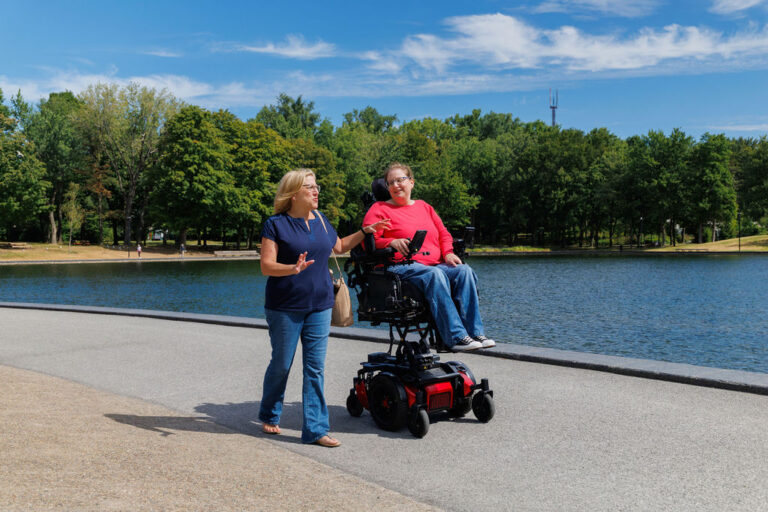 Amylior Alltrack M3 fauteuil motorisé siège élévateur mère mtl